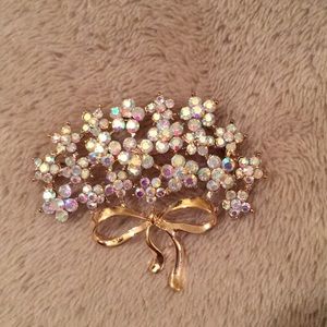 Bouquet of Flowers Crystal Gold Fashion Pin NWT